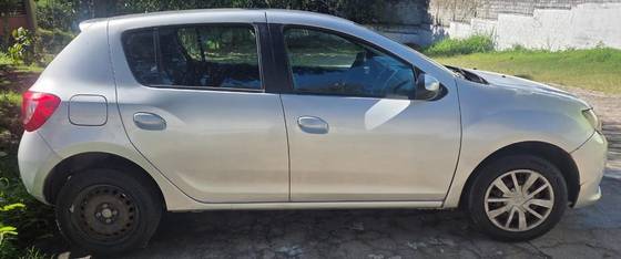 RENAULT SANDERO 1.0 EXPRESSION 16V FLEX 4P MANUAL RENAULT SANDERO 1.0 EXPRESSION 16V FLEX 4P MANUAL
